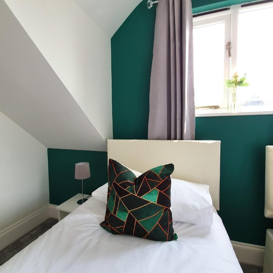 Spacious Beautiful And Warm Cottage With Parking Chelmsford Exterior photo