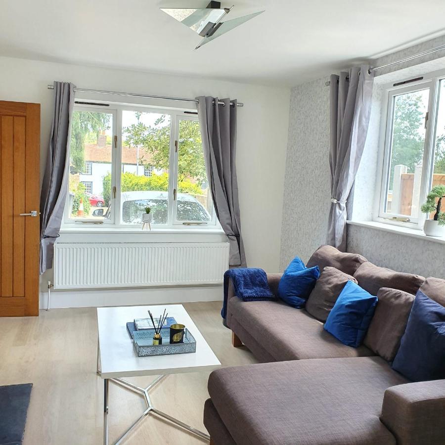 Spacious Beautiful And Warm Cottage With Parking Chelmsford Exterior photo