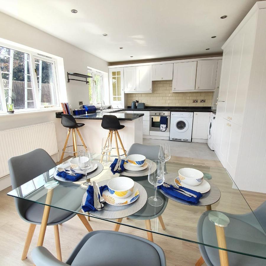 Spacious Beautiful And Warm Cottage With Parking Chelmsford Exterior photo